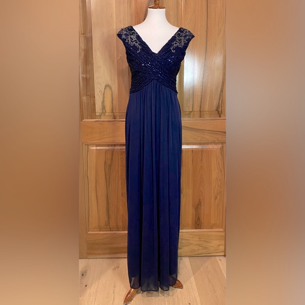 Violets & Roses - Lace & Sequins Blue/Silver Full-Length Formal/Prom Gown, EUC 4 - Picture 1 of 16